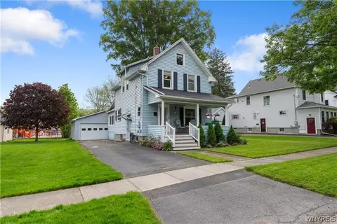 30 N Maple St, Warsaw, NY 14569