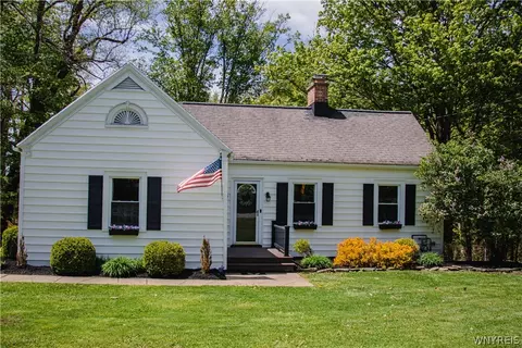 260 Girdle Rd, East Aurora, NY 14052