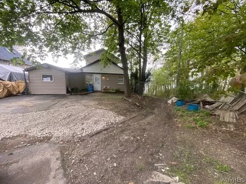 6474 Hamilton Dr, Evans, NY 14047