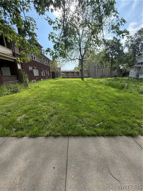 736 8th St, Niagara Falls, NY 14301