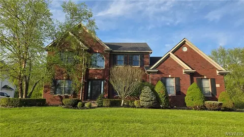 6249 Creekhaven Dr, East Amherst, NY 14051