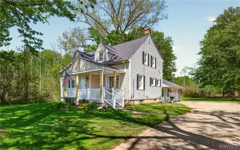 971 Aurora St, Lancaster, NY 14086