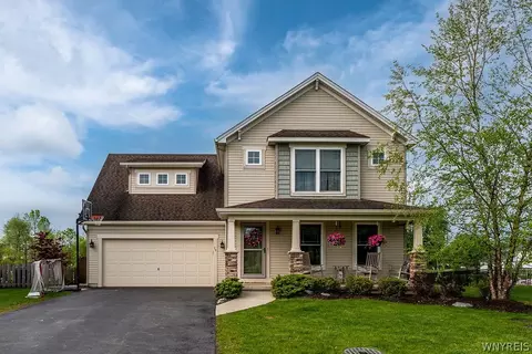 39 Newberry Ln, Lancaster, NY 14086
