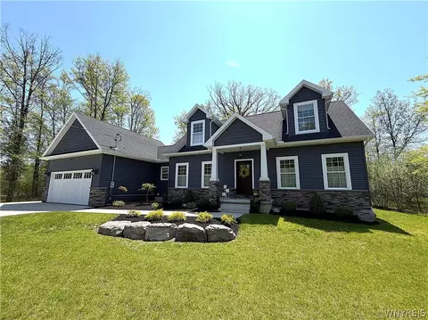 2050 Love Rd, Grand Island, NY 14072