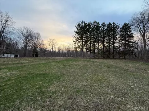4880 Ransom Rd, Clarence, NY 14301