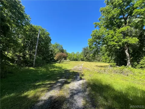 4880 Ransom Rd, Clarence, NY 14301