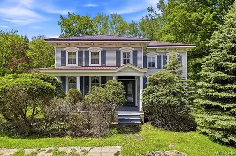 11431 Hanover Rd, Hanover, NY 14062