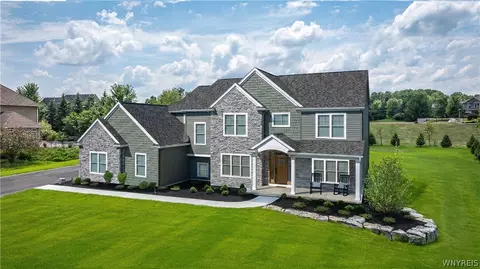 19 Kestrel Ct, Orchard Park, NY 14127