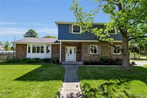 24 Macarthur Dr, Amherst, NY 14221