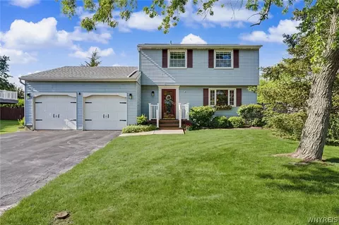 8 Vermont Pl, West Seneca, NY 14224