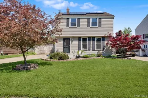 210 Woodcrest Dr, Buffalo, NY 14220