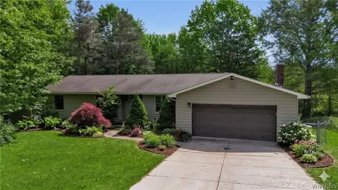 7741 Zimmerman Rd, Hamburg, NY 14075