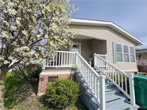 5455 Southwestern Blvd #11, Hamburg, NY 14075