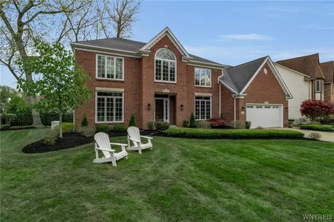 11 Pine Ct, Amherst, NY 14221
