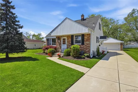 115 Cathedral Ln, Cheektowaga, NY 14225