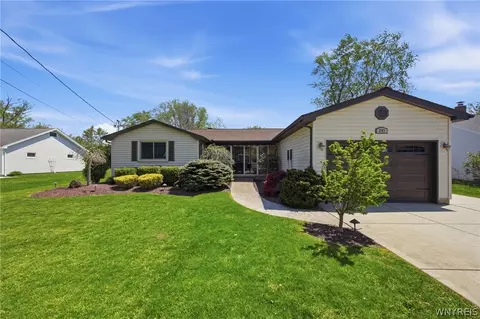 291 Seneca Pl, Lancaster, NY 14086