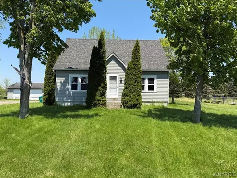7453 Lincoln Avenue Ext, Lockport, NY 14094
