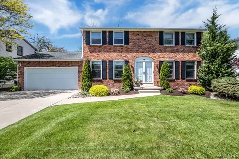 74 Heritage Rd W, Amherst, NY 14221