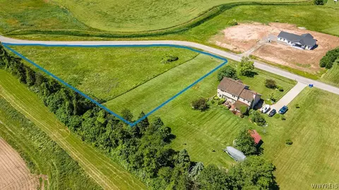 1269 Lake Pointe Dr, Newfane, NY 14008 photo 10