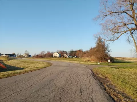 1269 Lake Pointe Dr, Newfane, NY 14008 photo 6