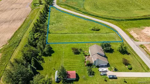 1269 Lake Pointe Dr, Newfane, NY 14008 photo 9