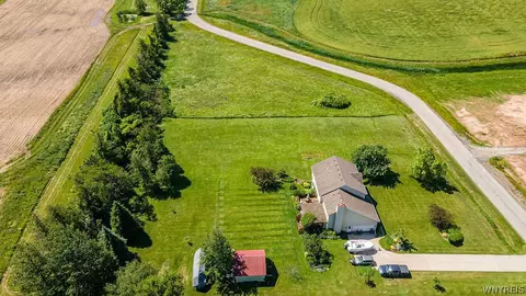 1269 Lake Pointe Dr, Newfane, NY 14008 photo 8