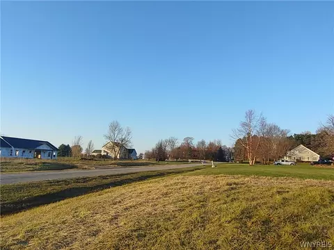 1269 Lake Pointe Dr, Newfane, NY 14008 photo 2