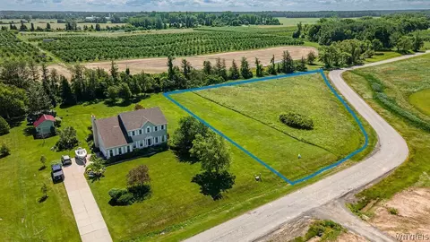 1269 Lake Pointe Dr, Newfane, NY 14008