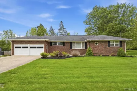 5676 Homestead Rd, Hamburg, NY 14075