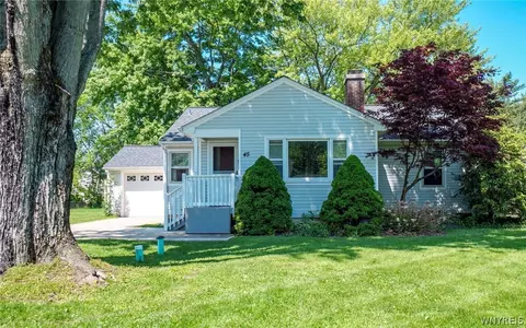 45 Lenora Dr, Hamburg, NY 14075