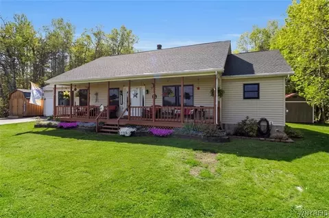 10816 Crump Rd, Holland, NY 14080