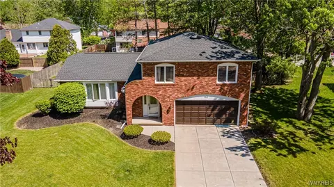 111 Obrien Dr, Lockport, NY 14094