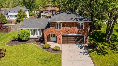 111 Obrien Dr, Lockport, NY 14094
