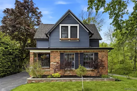 82 Crescent Ave, Hamburg, NY 14075