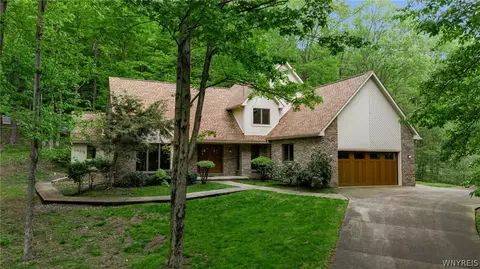 7239 S Abbott Rd, Orchard Park, NY 14127