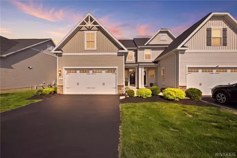 155 Sandstone Cir, Grand Island, NY 14072