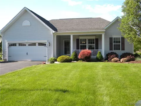 489 Riverwalk Dr, Youngstown, NY 14174