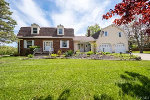 6275 Eckhardt Rd, Lake View, NY 14085