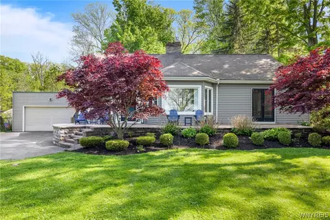 5427 Old Lake Shore Rd, Lake View, NY 14085