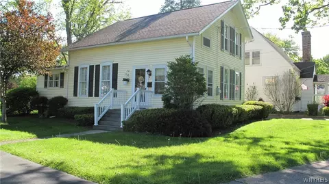 201 Akron St, Lockport, NY 14094