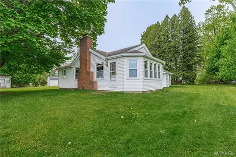 4441 E Lake Rd, Wilson, NY 14172