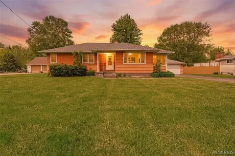 7132 Nash Rd, Wheatfield, NY 14120