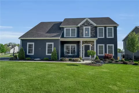 45 Deepwood Pl, Lancaster, NY 14086