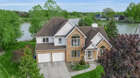 45 Red Maple Ct, Amherst, NY 14228