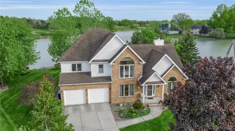 45 Red Maple Ct, Amherst, NY 14228