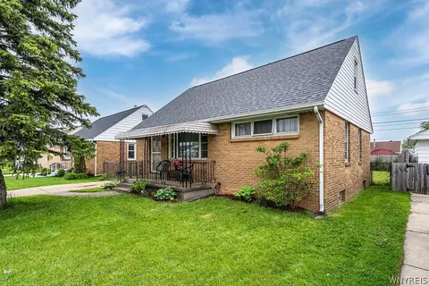 246 N Willowlawn Pkwy, Cheektowaga, NY 14206