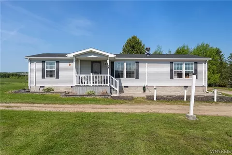 3048 Wing St, Eagle, NY 14024