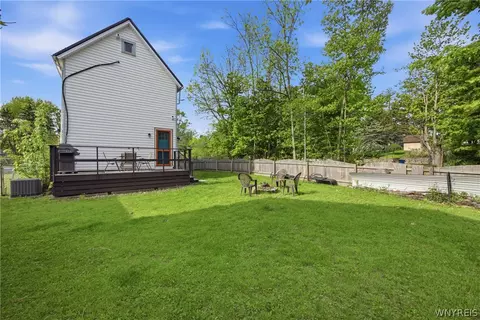 Exterior - 648 Beach Rd, Evans, NY 14006 photo 8 of 11