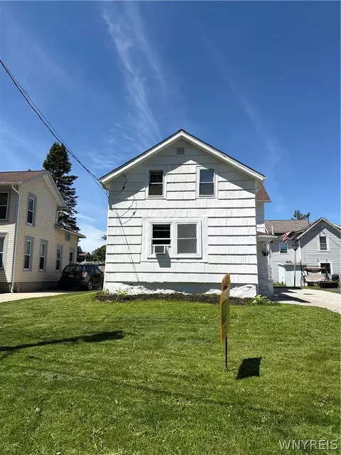 271 Church St, Lockport, NY 14094