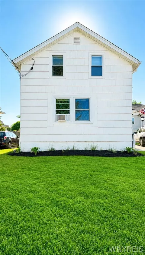 271 Church St, Lockport, NY 14094